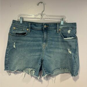 Levi Mid‎ rise light wash mom shorts